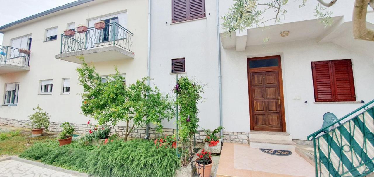 Cecillia Mare Apartments 罗维尼 外观 照片